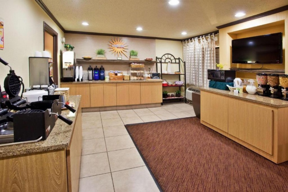 La Quinta Inn & Suites by Wyndham Springdale Main image